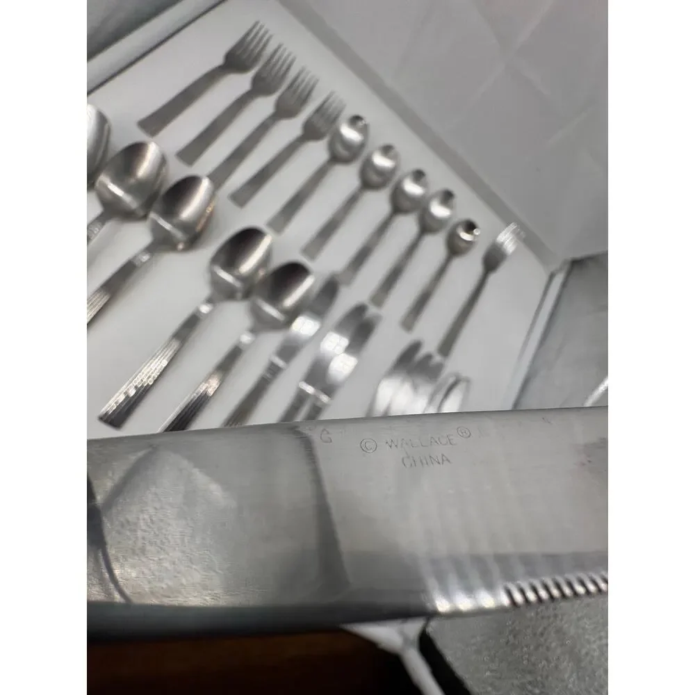 Wallace 18/8 Stainless Manhattan flatware set - lot of 24 pieces